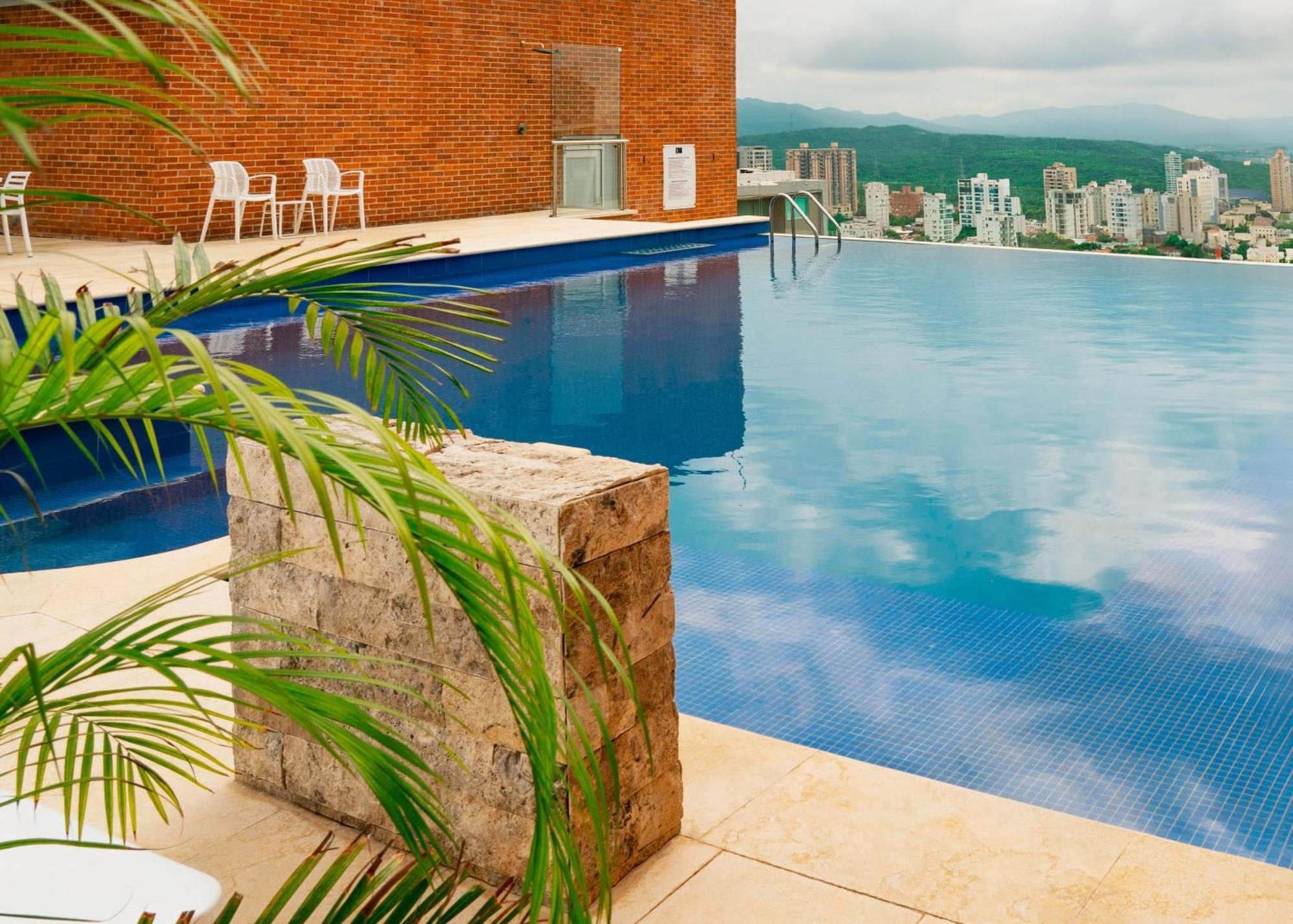 Hotel Dann Carlton Barranquilla Y Centro De Convenciones Buitenkant foto Infinity pool