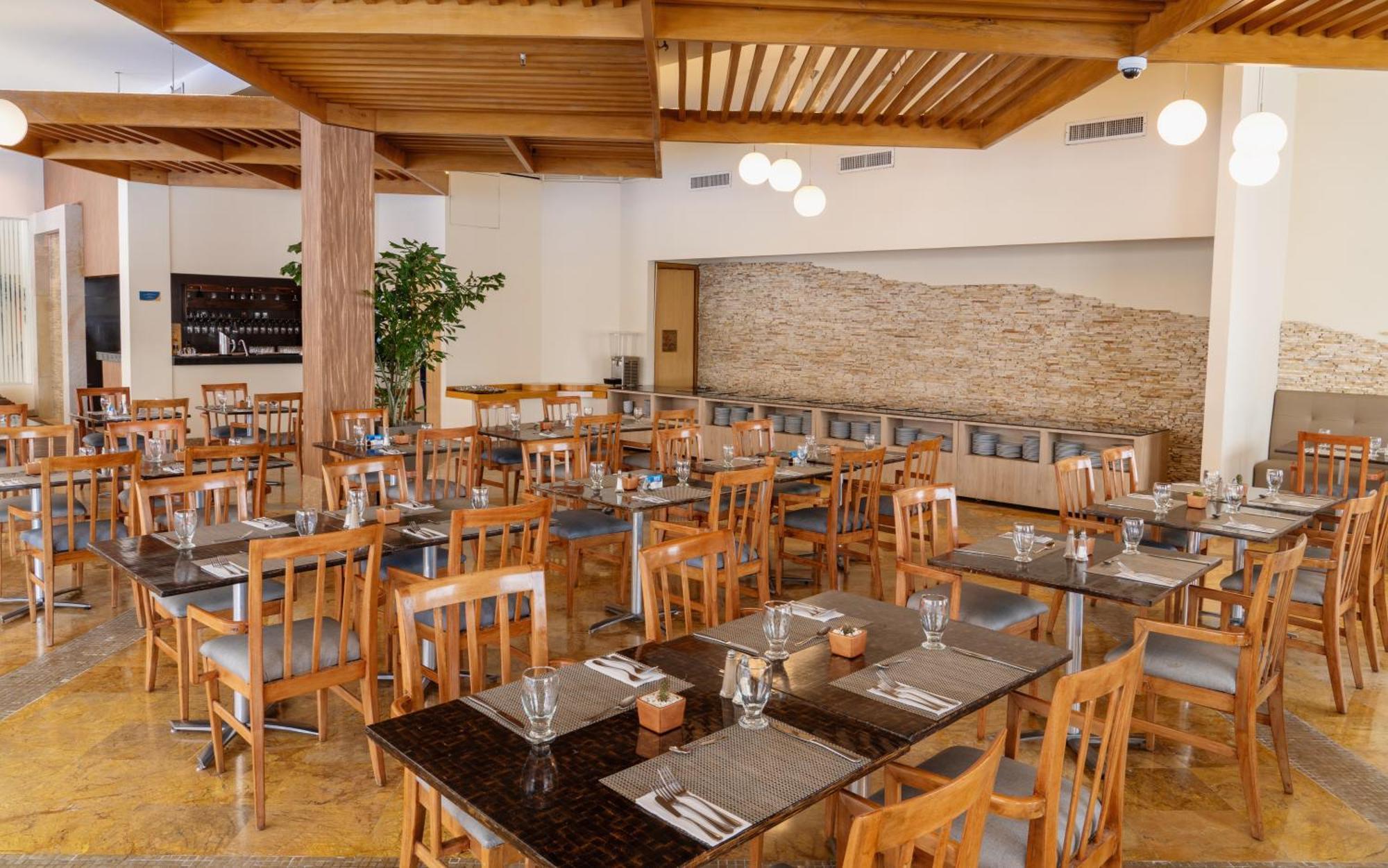 Hotel Dann Carlton Barranquilla Y Centro De Convenciones Buitenkant foto The dining room at the restaurant