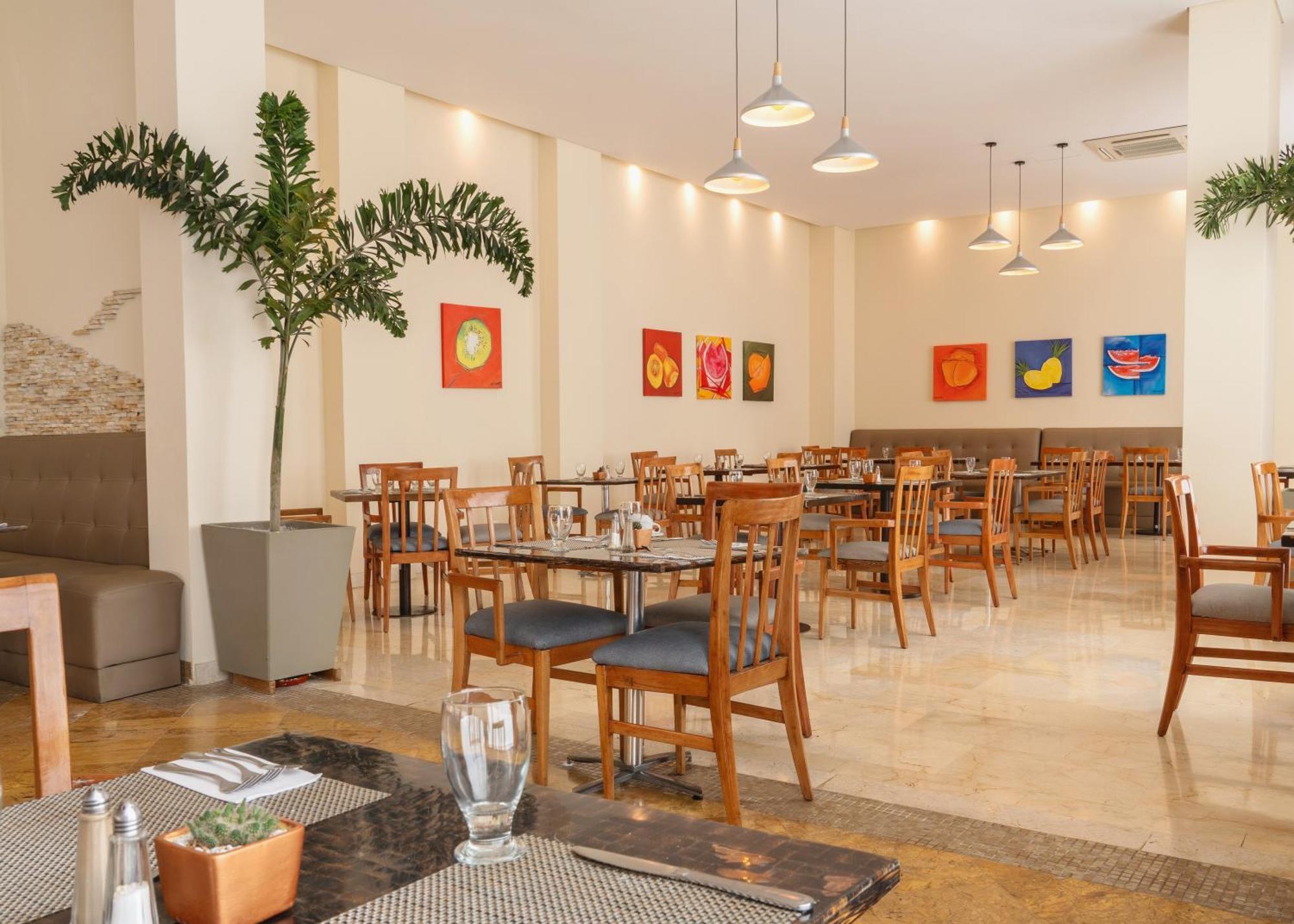 Hotel Dann Carlton Barranquilla Y Centro De Convenciones Buitenkant foto The restaurant