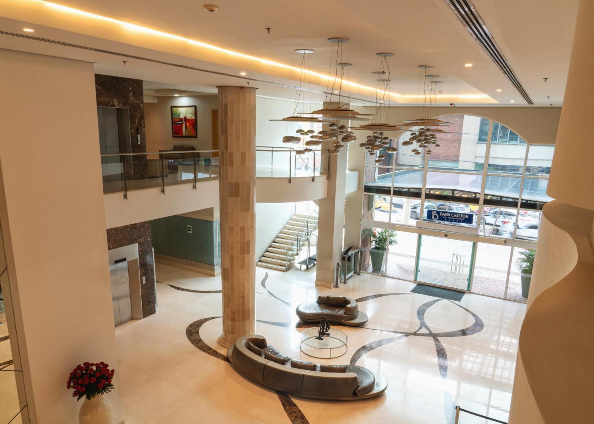 Hotel Dann Carlton Barranquilla Y Centro De Convenciones Buitenkant foto The lobby of the hospital