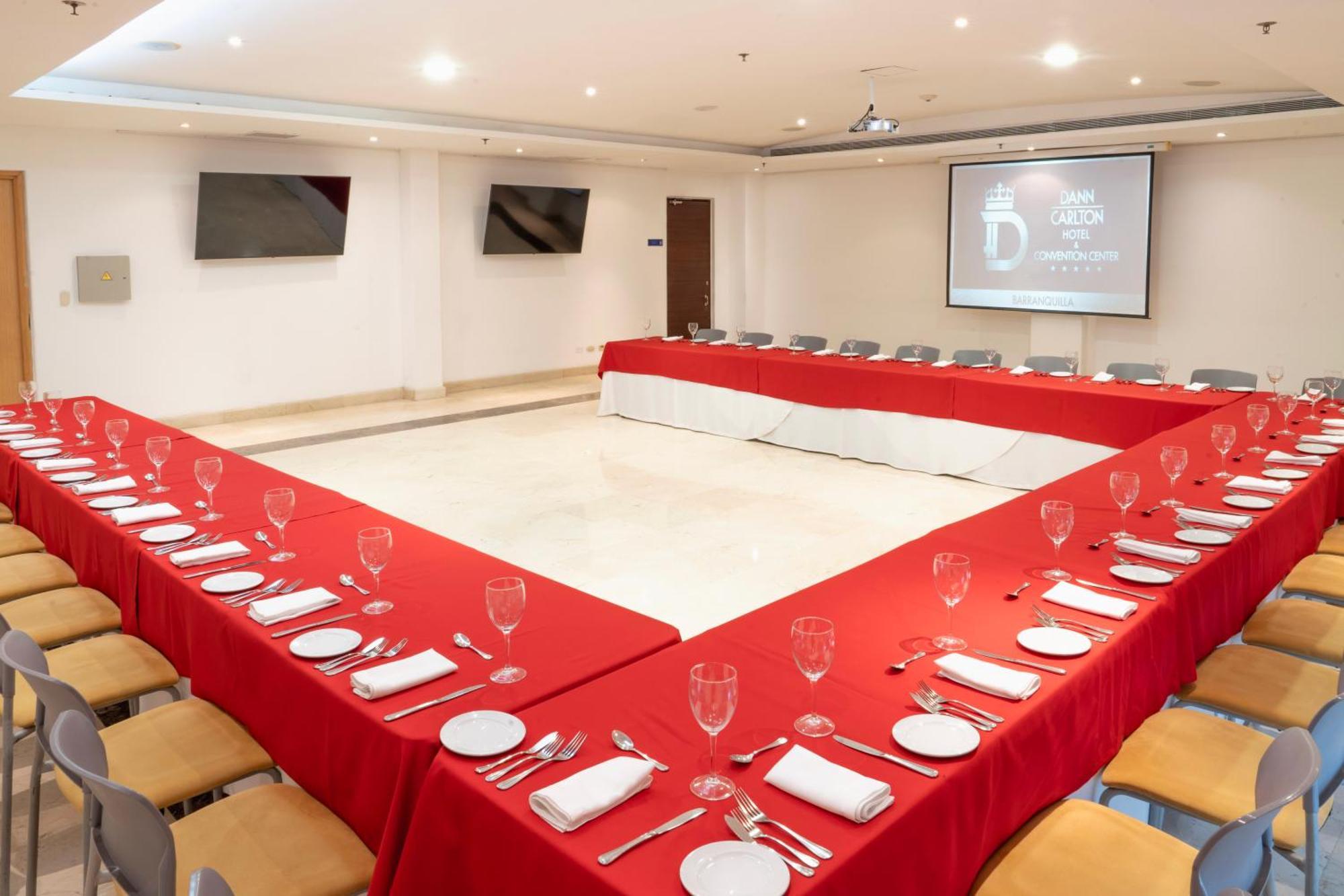 Hotel Dann Carlton Barranquilla Y Centro De Convenciones Buitenkant foto The U-shaped table